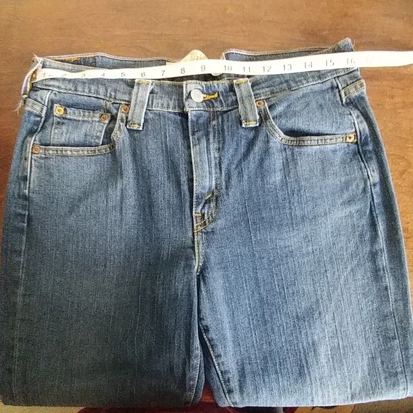 Levi's Women's Classic Blue Cropped Jeans - Picture 5 of 5